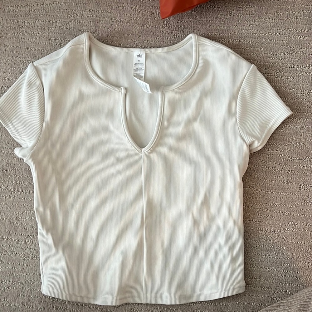 Cropped ribbed tee, cap sleeve, v neck